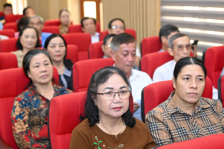 Đông đảo cử tri quận Đồ Sơn, thành phố Hải Phòng tham dự hội nghị. Đông đảo cử tri quận Đồ Sơn, thành phố Hải Phòng tham dự hội nghị.