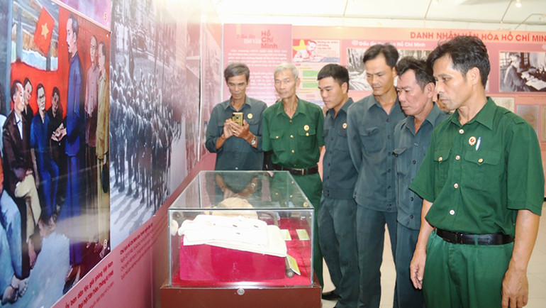 Triển lãm giúp công chúng có thêm cơ hội để thưởng lãm, tìm hiểu một cách có hệ thống, toàn diện vẻ đẹp tư tưởng và nghệ thuật của tác phẩm “Nhật ký trong tù”.