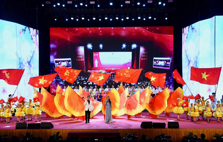 Tiết mục văn nghệ: Văn hóa trường tồn cùng dân tộc.