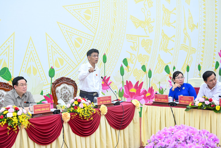 Bí thư Tỉnh ủy Sóc Trăng Lâm Văn Mẫn phát biểu tại buổi làm việc.