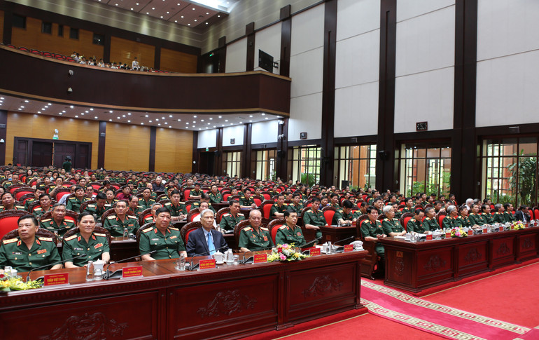 Các đại biểu tham dự tại buổi lễ.