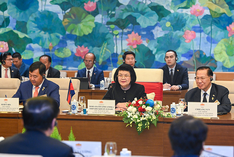 Chủ tịch Quốc hội Campuchia Samdech Khuon Sudary phát biểu tại buổi hội đàm. (Ảnh: DUY LINH)
