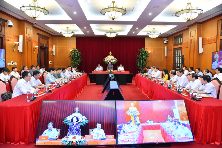 Đây là hội nghị giao ban đầu tiên giữa Thường trực Ban Bí thư với các đồng chí Bí thư Tỉnh ủy, Thành ủy trong cả nước. Hội nghị là dịp để các đồng chí Bí thư Tỉnh ủy, Thành ủy chia sẻ công việc có liên quan đến công tác lãnh đạo, chỉ đạo của địa phương với Ban Bí thư Trung ương Đảng.