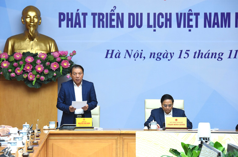 Bộ trưởng Văn hóa, Thể thao và Du lịch Nguyễn Văn Hùng phát biểu.