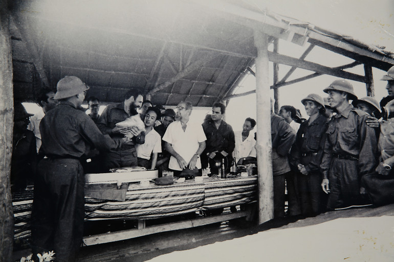 Chỉ sau 1 năm giải phóng, nông dân Quảng Trị đã có sản phẩm làm quà tặng cho Đoàn đại biểu Cuba.