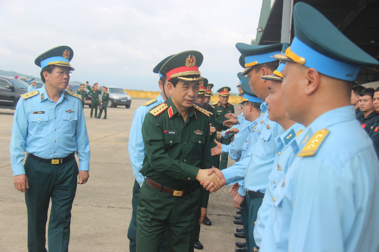 Đại tướng Phan Văn Giang thăm Trung đoàn Không quân 925 (Sư đoàn Không quân 372) và Trung đoàn Không quân 940 (Trường Sĩ quan Không quân) thuộc Quân chủng Phòng không không quân.