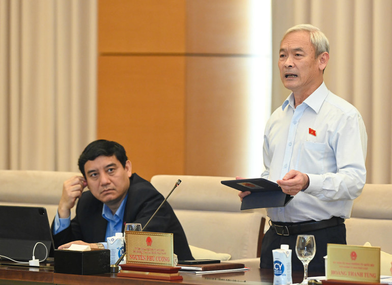 Chủ nhiệm Ủy ban Tài chính Ngân sách Nguyễn Phú Cường phát biểu ý kiến tại phiên họp. Chủ nhiệm Ủy ban Tài chính Ngân sách Nguyễn Phú Cường phát biểu ý kiến tại phiên họp.