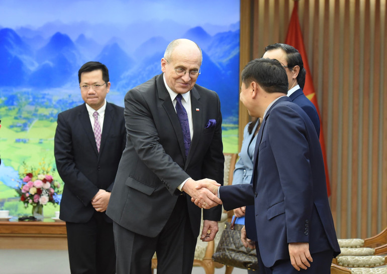 Bộ trưởng Ngoại giao Cộng hòa Ba Lan Zbigniew Rau với đại diện lãnh đạo bộ, ban ngành của Chính phủ Việt Nam.