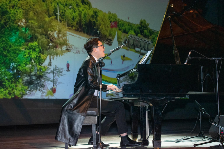 Những ca khúc của nước bạn do nghệ sĩ Việt Nam được sự cổ vũ nhiệt tình của khán giả Morocco.