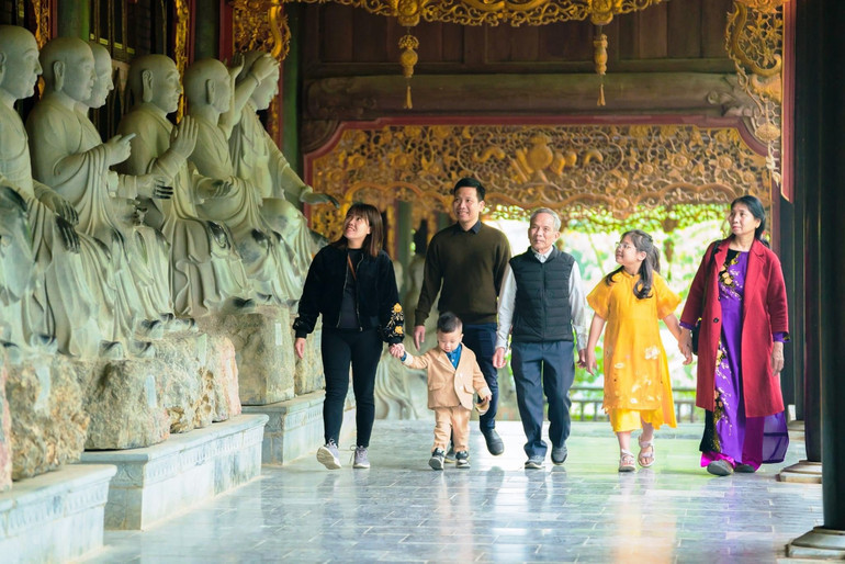 Du khách thăm Chùa Bái Đính (xã Gia Sinh, huyện Gia Viễn, Ninh Bình). (Ảnh: Xuân Trường) Du khách thăm Chùa Bái Đính (xã Gia Sinh, huyện Gia Viễn, Ninh Bình). (Ảnh: Xuân Trường)