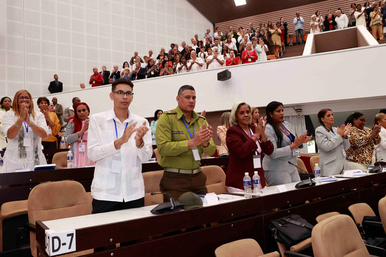 Các đại biểu Cuba dự phiên họp. (Ảnh: DOÃN TẤN)