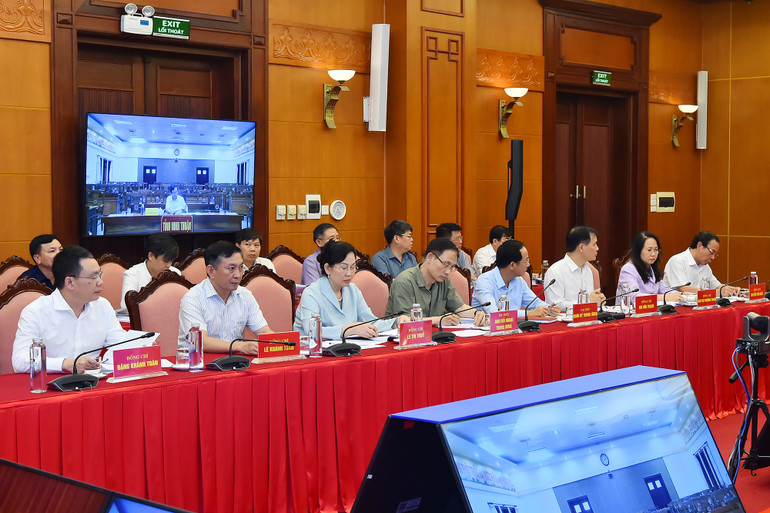 Bí thư Thành ủy Thành phố Hồ Chí Minh Nguyễn Văn Nên cùng các đại biểu tham dự hội nghị tại điểm cầu Trụ sở Trung ương Đảng.