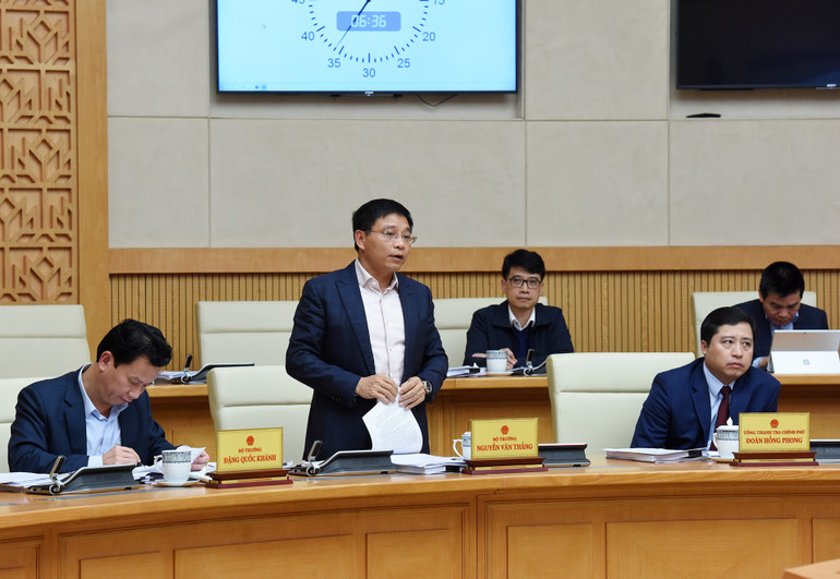 Bộ trưởng Giao thông vận tải Nguyễn Văn Thắng phát biểu.