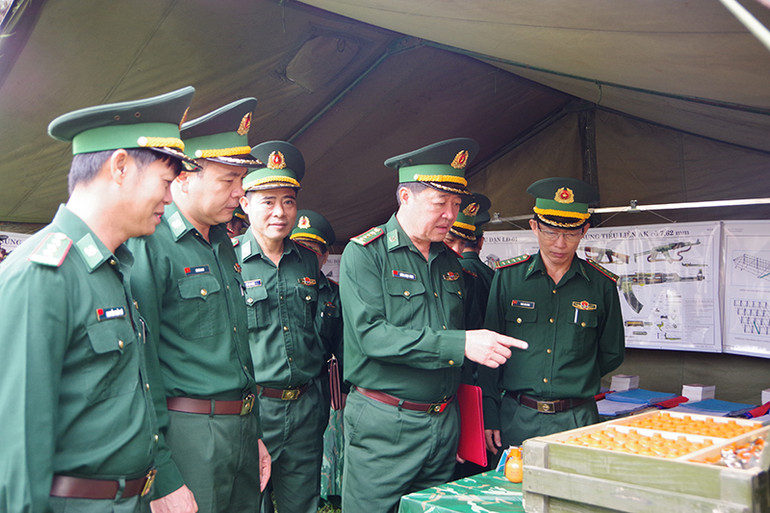 Bộ Chỉ huy Bộ đội Biên phòng tỉnh Bình Định tham quan mô hình học cụ phục vụ công tác huấn luyện năm 2023.