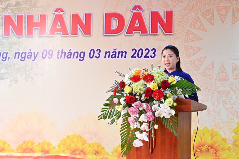 Phó Bí thư Thường trực Tỉnh ủy, Chủ tịch Hội đồng nhân dân tỉnh Tuyên Quang Lê Thị Kim Dung phát biểu tại buổi lễ.