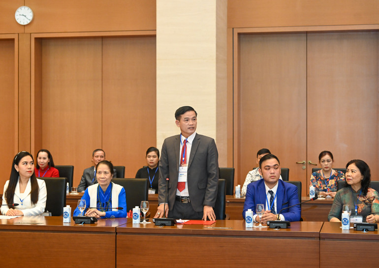 Đại diện doanh nghiệp đồng hành cùng Câu lạc bộ Nhà báo nữ phát biểu tại cuộc gặp mặt.