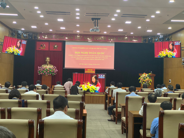 Các đại biểu dự Hội nghị trực tuyến toàn quốc nghiên cứu, triển khai Kết luận số 57-KL/TW của Bộ Chính trị, tại điểm cầu Đảng ủy Khối.