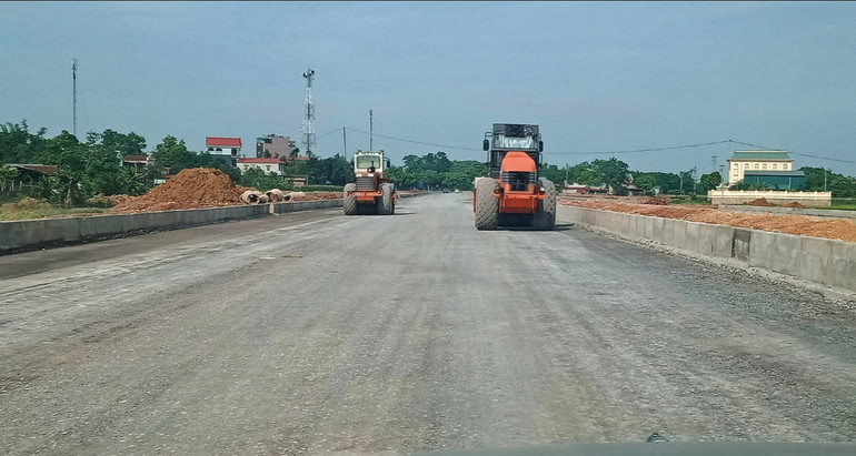 Huyện đang khẩn trương đầu tư tuyến đường liên kết với tỉnh Bắc Giang để đẩy mạnh thu hút đầu tư.