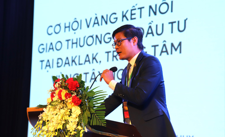 Ông Lê Đức Huy, Tổng giám đốc Công ty Trách nhiệm hữu hạn Một thành viên Xuất nhập khẩu 2-9 Đắk Lắk (Simexco Daklak) phát biểu tại hội nghị.