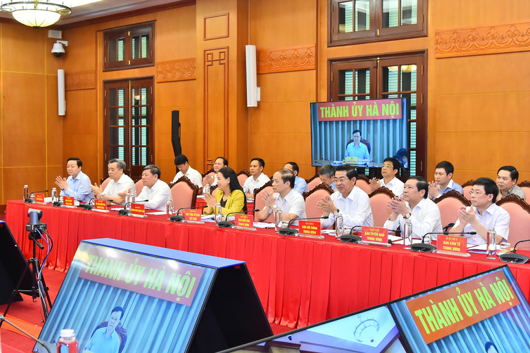 Phó Thủ tướng Trần Hồng Hà cùng các đại biểu tham dự hội nghị.