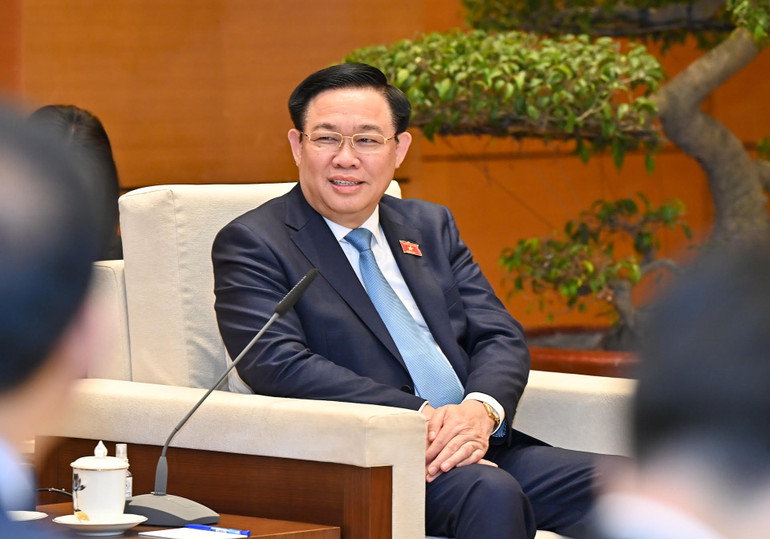 Chủ tịch Quốc hội Vương Đình Huệ phát biểu tại buổi tiếp. Chủ tịch Quốc hội Vương Đình Huệ phát biểu tại buổi tiếp.