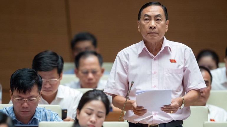 Đại biểu Phạm Văn Hòa phát biểu tại kỳ họp.