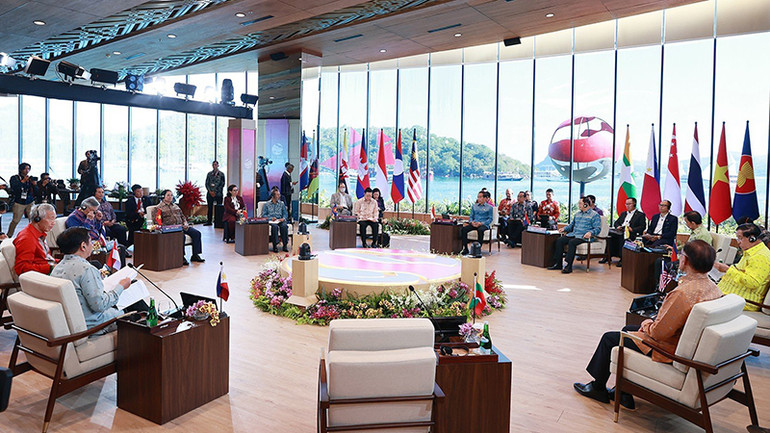 Toàn cảnh phiên họp hẹp của các nhà Lãnh đạo ASEAN để trao đổi về các vấn đề quốc tế và khu vực.