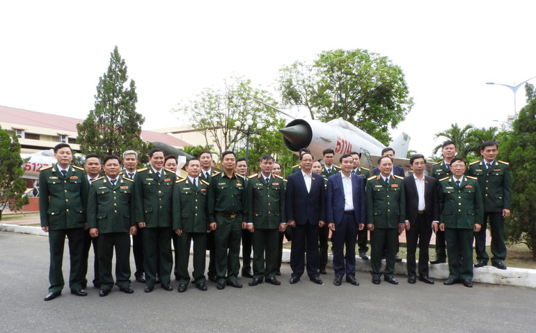 Phó Chủ tịch Quốc hội Trần Quang Phương thăm, chúc tết tại Bộ Tư lệnh Quân khu 5.