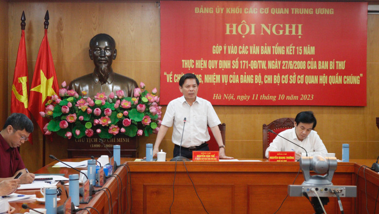 Đồng chí Nguyễn Văn Thể, Ủy viên Trung ương Đảng, Bí thư Đảng ủy Khối phát biểu kết luận hội nghị.