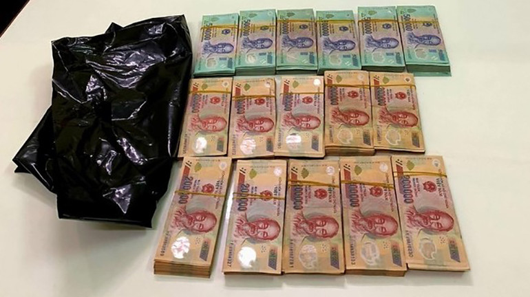 Tang vật vụ án là số tiền 500 triệu ông Sớm nhận của đương sự khi bị bắt quả tang.