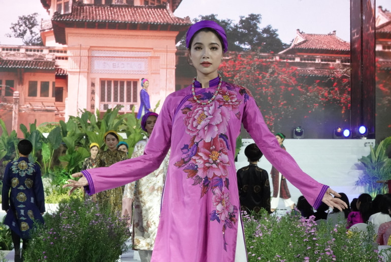 Bộ sưu tập “Hương xưa” của Nhà thiết kế Sĩ Hoàng.