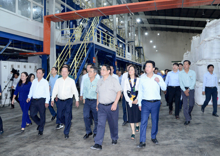 Thủ tướng Phạm Minh Chính thăm nhà xưởng của VINARICE.