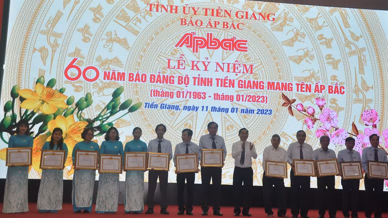 Các cá nhân được nhận Bằng khen của Ban Thường vụ Tỉnh ủy Tiền Giang. Các cá nhân được nhận Bằng khen của Ban Thường vụ Tỉnh ủy Tiền Giang.