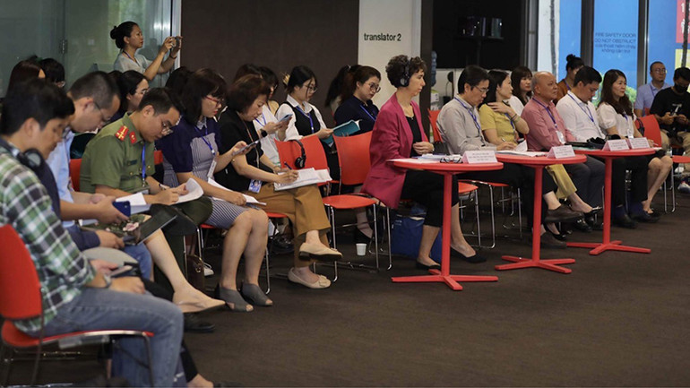 Toàn cảnh hội thảo “Trẻ em trong thế giới số - Giải quyết rủi ro và thúc đẩy cơ hội”. Toàn cảnh hội thảo “Trẻ em trong thế giới số - Giải quyết rủi ro và thúc đẩy cơ hội”.