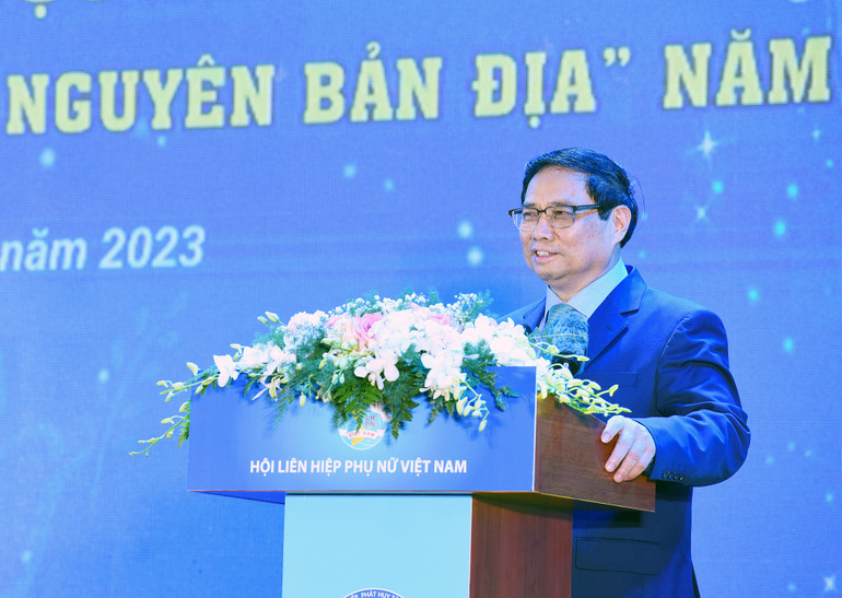Thủ tướng Phạm Minh Chính phát biểu tại lễ trao giải chung kết toàn quốc cuộc thi "Phụ nữ khởi nghiệp, phát huy tài nguyên bản địa" năm 2023. Thủ tướng đề nghị tạo môi trường, điều kiện thuận lợi nhất cho phụ nữ khởi nghiệp.