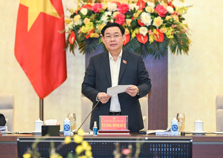 Chủ tịch Quốc hội Vương Đình Huệ phát biểu khai mạc cuộc họp.