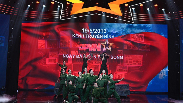 Tiết mục nghệ thuật tại Chương trình Gala “Vượt sóng vươn xa”. Tiết mục nghệ thuật tại Chương trình Gala “Vượt sóng vươn xa”.