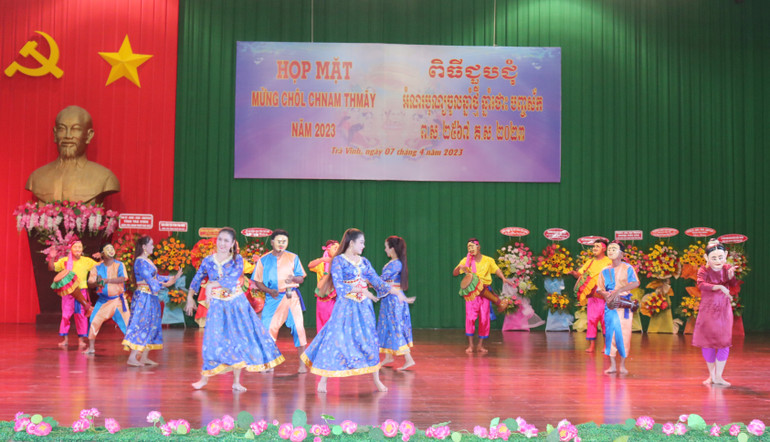 Tiết mục văn nghệ chào mừng buổi họp mặt mừng Chôl Chnăm Thmây 2023. Tiết mục văn nghệ chào mừng buổi họp mặt mừng Chôl Chnăm Thmây 2023.