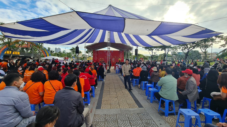 Khai mạc chương trình trình “Tết nhân ái” do Hội Chữ thập đỏ Đà Nẵng phối hợp Hội Liên hiệp Phụ nữ thành phố Đà Nẵng tổ chức.