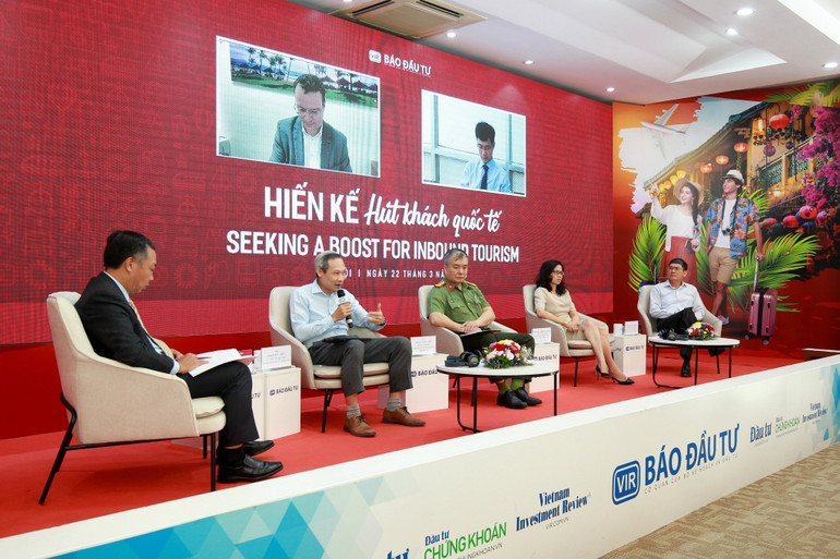 Một số chuyên gia tham gia trao đổi tại tọa đàm.