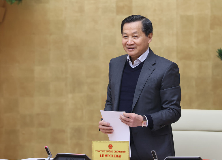 Phó Thủ tướng Chính phủ Lê Minh Khái phát biểu tại Phiên họp.