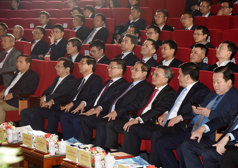 Thủ tướng Phạm Minh Chính và các đại biểu dự hội nghị.