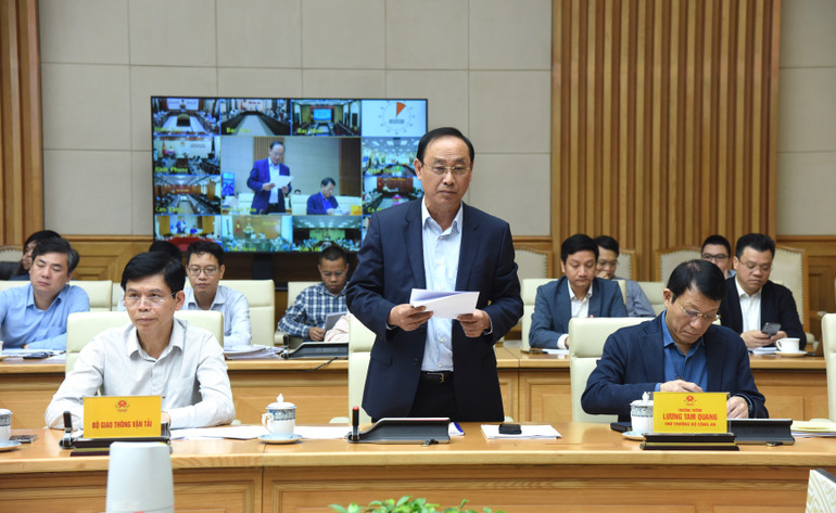 Thứ trưởng Giao thông vận tải Lê Đình Thọ phát biểu.