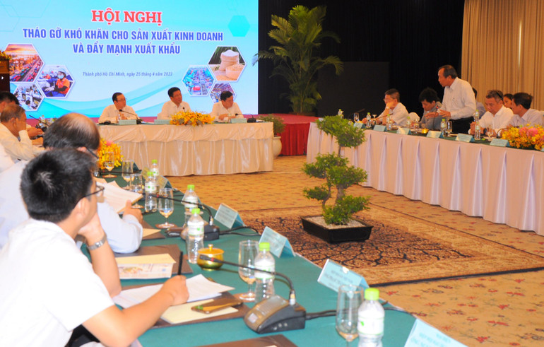 Đại diện một hiệp hội ngành hàng phát biểu tại hội nghị. (Ảnh: CTV)