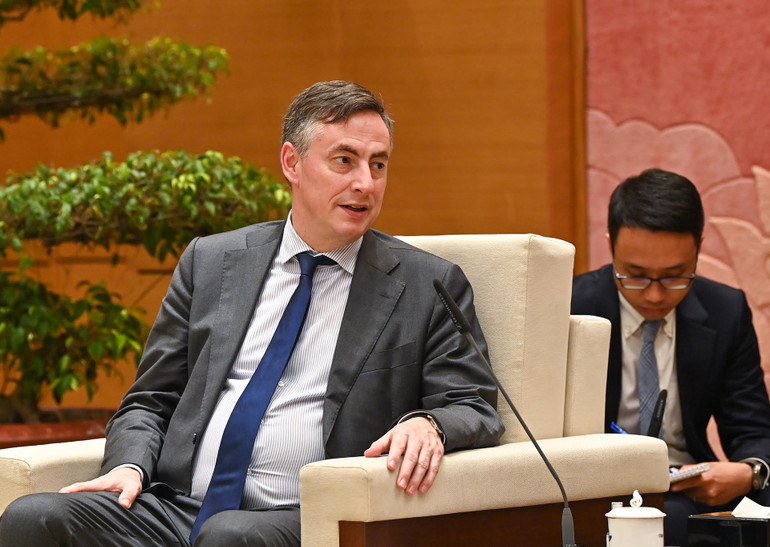 Chủ tịch Ủy ban Đối ngoại của Nghị viện châu Âu David McAllister phát biểu tại buổi tiếp.