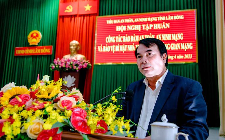 Phó Chủ tịch UBND tỉnh Lâm Đồng Phạm S phát biểu ý kiến tại hội nghị. Phó Chủ tịch UBND tỉnh Lâm Đồng Phạm S phát biểu ý kiến tại hội nghị.