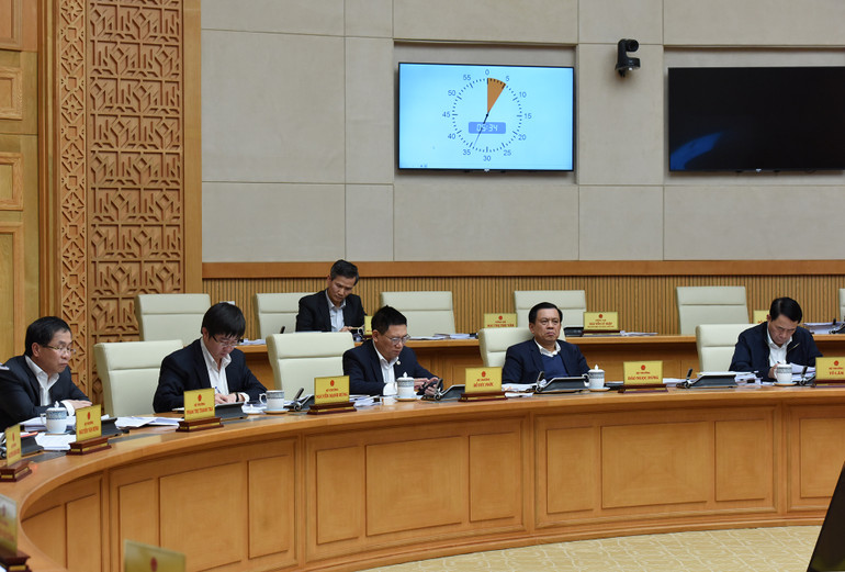 Các Bộ trưởng, Trưởng ngành tham dự phiên họp.