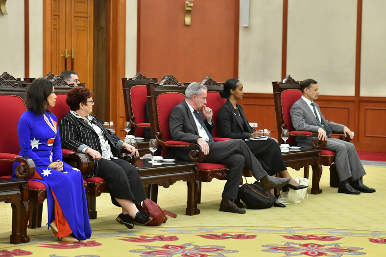 Đoàn đại biểu Nghị viện Australia tham dự buổi tiếp.