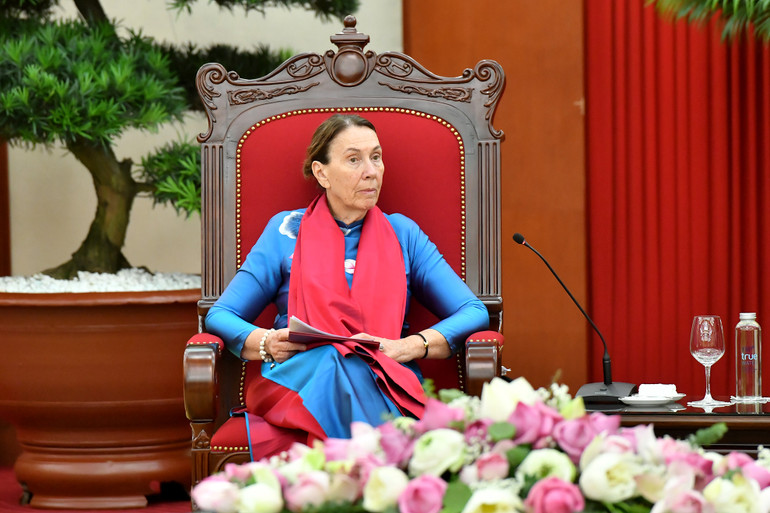 Chủ tịch Thượng viện Australia Sue Lines phát biểu tại buổi tiếp.