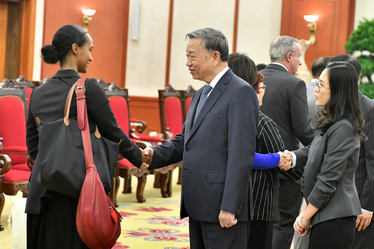 Tổng Bí thư, Chủ tịch nước Tô Lâm với các đại biểu Nghị viện Australia.